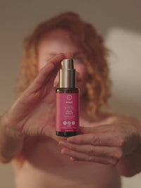 Video von Model mit Khadi Rose Love Haaröl