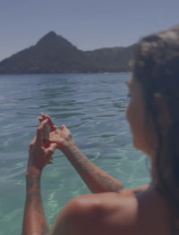 Video Summer Hair Oil