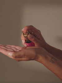 Video zur Anwendung von Khadi Rose Love Haaröl